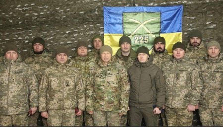 Ukrayna SQ-nin baş komandanı Kursk istiqamətinə səfər edib - FOTOLAR