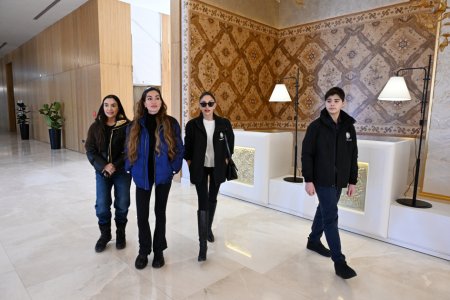 Prezident İlham Əliyev Şahdağ Turizm Kompleksində yerləşən “Lakeside” hotelində aparılmış işlərlə və “Xizək klubu” binasının tikintisi ilə tanış olub YENİLƏNİB-2 - FOTOLAR