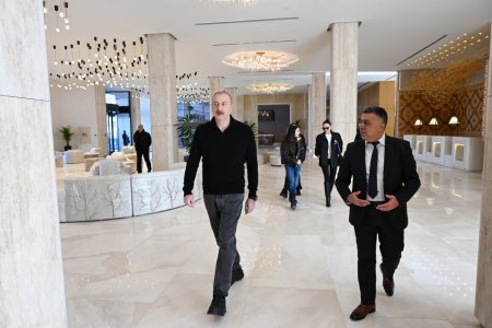 Prezident İlham Əliyev Şahdağ Turizm Kompleksində yerləşən “Lakeside” hotelində aparılmış işlərlə və “Xizək klubu” binasının tikintisi ilə tanış olub YENİLƏNİB-2 - FOTOLAR