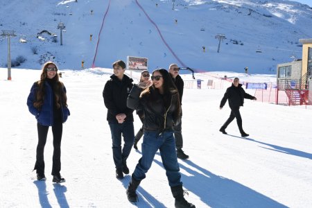 Prezident İlham Əliyev Şahdağ Turizm Kompleksində yerləşən “Lakeside” hotelində aparılmış işlərlə və “Xizək klubu” binasının tikintisi ilə tanış olub YENİLƏNİB-2 - FOTOLAR