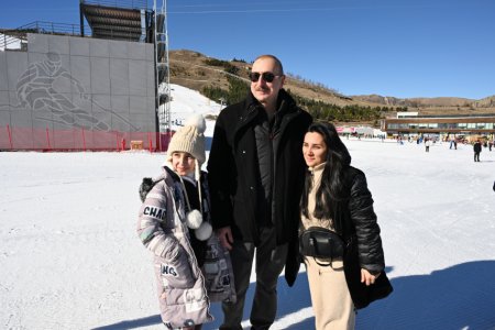 Prezident İlham Əliyev Şahdağ Turizm Kompleksində yerləşən “Lakeside” hotelində aparılmış işlərlə və “Xizək klubu” binasının tikintisi ilə tanış olub YENİLƏNİB-2 - FOTOLAR
