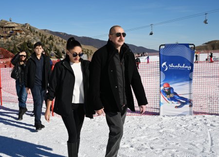 Prezident İlham Əliyev Şahdağ Turizm Kompleksində yerləşən “Lakeside” hotelində aparılmış işlərlə və “Xizək klubu” binasının tikintisi ilə tanış olub YENİLƏNİB-2 - FOTOLAR
