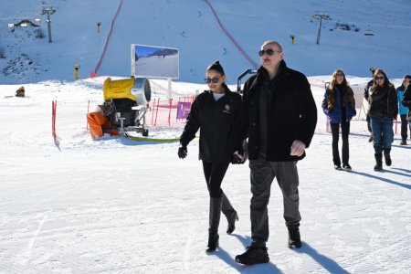 Prezident İlham Əliyev Şahdağ Turizm Kompleksində yerləşən “Lakeside” hotelində aparılmış işlərlə və “Xizək klubu” binasının tikintisi ilə tanış olub YENİLƏNİB-2 - FOTOLAR