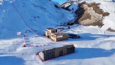 Prezident İlham Əliyev Şahdağ Turizm Kompleksində yerləşən “Lakeside” hotelində aparılmış işlərlə və “Xizək klubu” binasının tikintisi ilə tanış olub YENİLƏNİB-2 - FOTOLAR