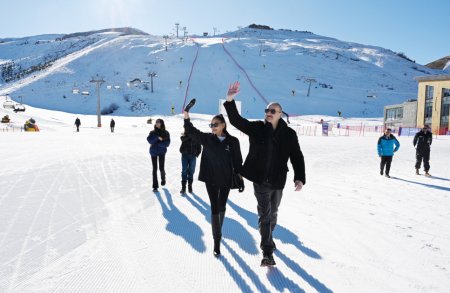 Prezident İlham Əliyev Şahdağ Turizm Kompleksində yerləşən “Lakeside” hotelində aparılmış işlərlə və “Xizək klubu” binasının tikintisi ilə tanış olub YENİLƏNİB-2 - FOTOLAR