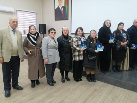 "Açılmamış solan gülüm"kitabın təqdimatı oldu - FOTOLAR