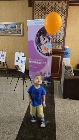 Məhdudiyyətsiz İncəsənət: Yeniyetmələrin Bacarıqları ilə İlham Verən Layihə - FOTO Məhdudiyyətsiz İncəsənət: Yeniyetmələrin Bacarıqları ilə İlham Verən Layihə - FOTO