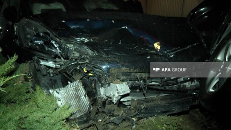 Bakıda "Porsche" markalı avtomobil ağır qəza törədib - FOTO Bakıda "Porsche" markalı avtomobil ağır qəza törədib - FOTO