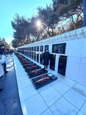 ŞƏHLA XƏLİLQIZI : Ağla  qərənfilim ağla - FOTO