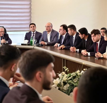 Dövlət İdarəçilik Akademiyasının tələbələri Gənclər Günü münasibətilə təltif edilib