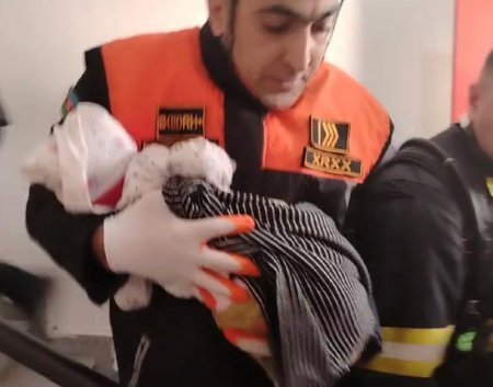 FHN: Xırdalanda çoxmərtəbəli yaşayış binasındakı yanğın söndürülüb - FOTO FHN: Xırdalanda çoxmərtəbəli yaşayış binasındakı yanğın söndürülüb - FOTO