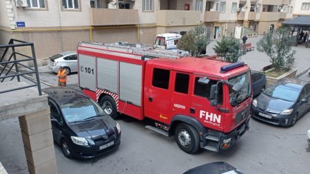 FHN: Xırdalanda çoxmərtəbəli yaşayış binasındakı yanğın söndürülüb - FOTO FHN: Xırdalanda çoxmərtəbəli yaşayış binasındakı yanğın söndürülüb - FOTO