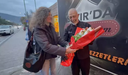 Sevgililər Günündə ərinə kababdan buket hazırlatdı - Fotolar