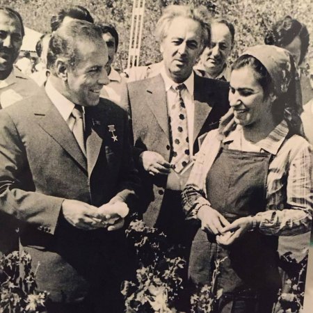 ARZU YAQUB qızı : Öndərin canlı əsəri - FOTO ARZU YAQUB qızı : Öndərin canlı əsəri - FOTO