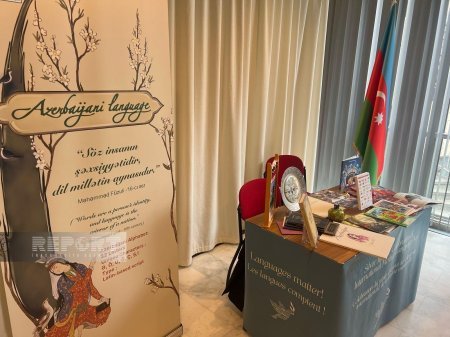 UNESCO-da tədbirdə Azərbaycan dili, əlifbasına aid kitablar, açıqcalar, suvenirlər nümayiş olunub  - FOTOLAR