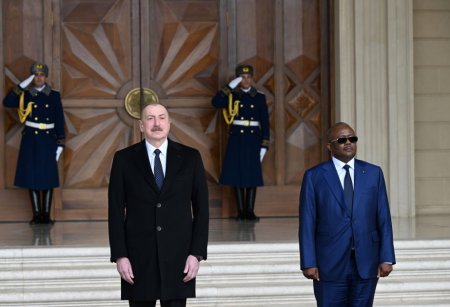 İlham Əliyev həmkarını qarşıladı - Fotolar