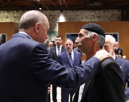 Ərdoğan ilk iftarını onlarla etdi - Fotolar Ərdoğan ilk iftarını onlarla etdi - Fotolar