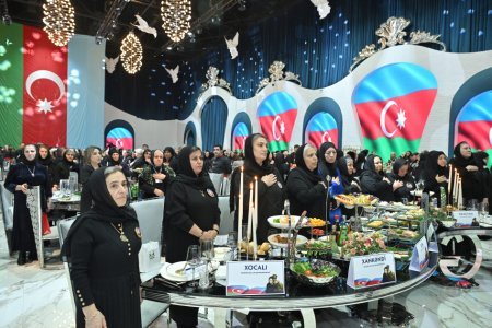 Arzu Əliyeva şəhid anaları ilə birgə iftar məclisində iştirak edib - FOTOLAR Arzu Əliyeva şəhid anaları ilə birgə iftar məclisində iştirak edib - FOTOLAR