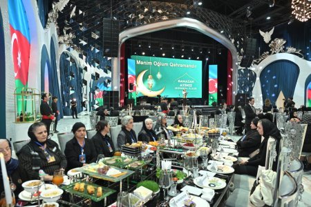 Arzu Əliyeva şəhid anaları ilə birgə iftar məclisində iştirak edib - FOTOLAR Arzu Əliyeva şəhid anaları ilə birgə iftar məclisində iştirak edib - FOTOLAR