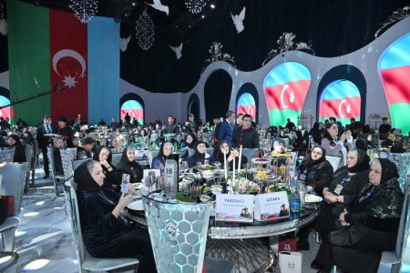 Arzu Əliyeva şəhid anaları ilə birgə iftar məclisində iştirak edib - FOTOLAR Arzu Əliyeva şəhid anaları ilə birgə iftar məclisində iştirak edib - FOTOLAR