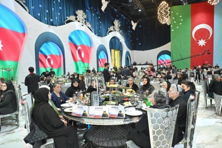 Arzu Əliyeva şəhid anaları ilə birgə iftar məclisində iştirak edib - FOTOLAR Arzu Əliyeva şəhid anaları ilə birgə iftar məclisində iştirak edib - FOTOLAR