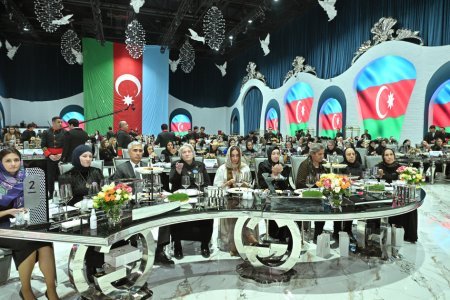 Arzu Əliyeva şəhid anaları ilə birgə iftar məclisində iştirak edib - FOTOLAR Arzu Əliyeva şəhid anaları ilə birgə iftar məclisində iştirak edib - FOTOLAR