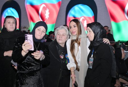 Arzu Əliyeva şəhid anaları ilə birgə iftar məclisində iştirak edib - FOTOLAR Arzu Əliyeva şəhid anaları ilə birgə iftar məclisində iştirak edib - FOTOLAR