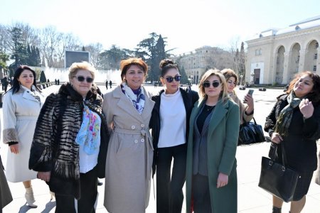 Birinci vitse-prezident Mehriban Əliyeva Gəncə şəhərinə səfər edib - FOTOLAR Birinci vitse-prezident Mehriban Əliyeva Gəncə şəhərinə səfər edib - FOTOLAR