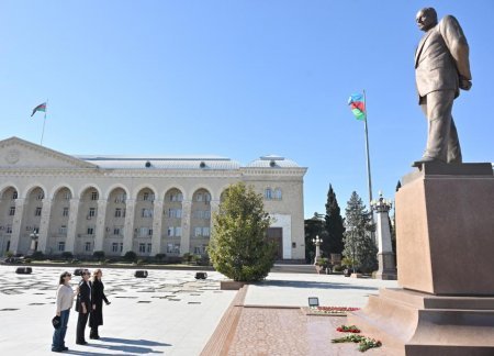 Birinci vitse-prezident Mehriban Əliyeva Gəncə şəhərinə səfər edib - FOTOLAR Birinci vitse-prezident Mehriban Əliyeva Gəncə şəhərinə səfər edib - FOTOLAR