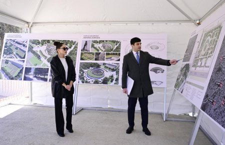 Mehriban Əliyeva Gəncə Memorial Kompleksinin layihəsi ilə tanış olub - FOTOLAR Mehriban Əliyeva Gəncə Memorial Kompleksinin layihəsi ilə tanış olub - FOTOLAR