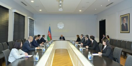 Nazirin 50 000-ci təhsil kreditini alan qızla görüşündən - Fotolar
