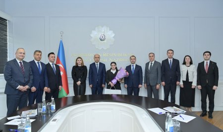 Nazirin 50 000-ci təhsil kreditini alan qızla görüşündən - Fotolar