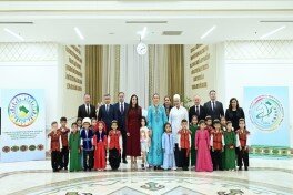 Leyla Əliyeva Arkadağ şəhərində Uşaq Sağlamlığı və Reabilitasiya Mərkəzinin fəaliyyəti ilə tanış olub - FOTO
