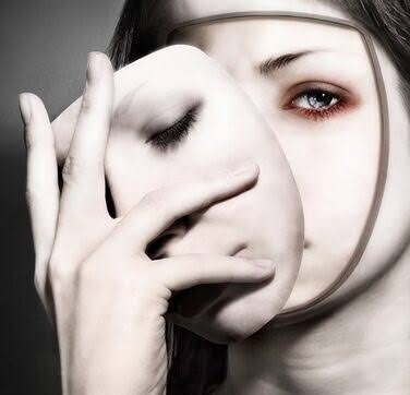 İNSAN BİR CÜR DÜŞÜNÜR, BİR CÜR HƏRƏKƏT EDİR... - FOTOLAR